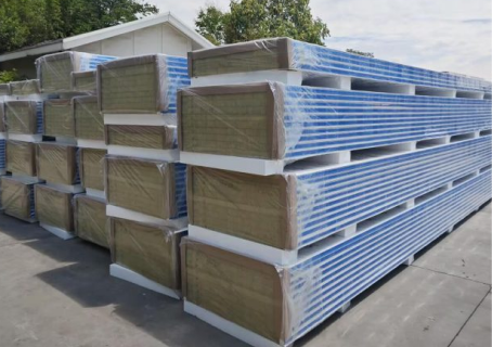 Insulating Sandwich Panel